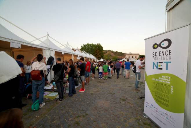 Spettacoli scientifici, talk, laboratori interattivi:
la notte europea dei ricercatori e delle ricercatrici di net - science together torna a stupire roma con un villaggio per ventimila persone